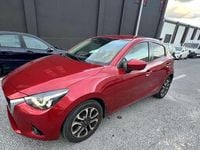 Usado Mazda 2 90 CV (66 kW) 2015 Rojo Utilitario
