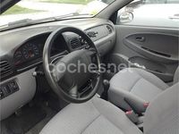 Usado Kia Rio 75 CV (55 kW) 2002 Azul Berlina