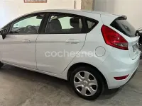 Usado Ford Fiesta Trend 68 CV (50 kW) 2011 Blanco Berlina