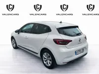 Usado Renault Clio SE 67 CV (49 kW) 2022 Blanco Utilitario