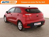 Usado Kia Rio 75 CV (55 kW) 2016 Rojo Utilitario