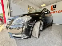 Usado Mercedes B180 109 CV (80 kW) 2012 Negro Utilitario