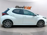 Usado Toyota Yaris Hybrid Style 116 CV (85 kW) 2021 Blanco Berlina