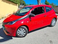Usado Toyota Aygo X-play 69 CV (50 kW) 2018 Rojo Utilitario