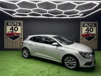 Usado Renault Mégane Zen 130 CV (95 kW) 2018 Gris / plata Berlina
