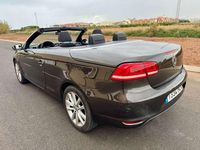 Usado VW Eos 140 CV (102 kW) 2011 Marrón Descapotable