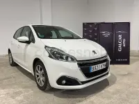 Usado Peugeot 208 Style 100 CV (73 kW) 2018 Blanco Utilitario