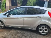 Usado Ford Fiesta 60 CV (44 kW) 2012 Gris / plata Berlina