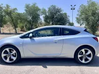 Usado Opel Astra GTC Sportive 136 CV (100 kW) 2016 Gris / plata Berlina