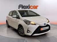 Usado Toyota Yaris Hybrid Active 100 CV (73 kW) 2019 Blanco Berlina