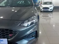 Usado Ford Focus ST 280 CV (205 kW) 2019 Gris / plata Berlina