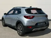 Usado Kia Stonic 100 CV (73 kW) 2025 Gris SUV