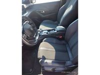 Usado Peugeot e-208 GT 100 kW (136 CV) 2021 Dorado Utilitario