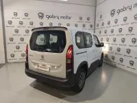 Usado Peugeot Rifter Active 100 CV (73 kW) 2022 Blanco Monovolumen