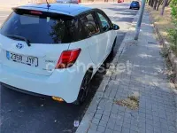 Usado Toyota Yaris Hybrid Advance 100 CV (73 kW) 2017 Blanco Berlina