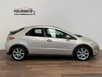Usado Honda Civic Executive 140 CV (102 kW) 2008 Gris / plata Berlina