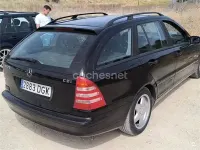 Usado Mercedes C220 Classic 125 CV (91 kW) 2001 Negro Familiar