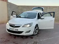 Usado Opel Astra Cosmo 160 CV (117 kW) 2012 Blanco Berlina