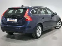 Usado Volvo V60 Kinetic 136 CV (100 kW) 2014 Azul Familiar