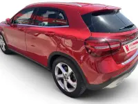 Usado Mercedes GLA180 122 CV (89 kW) 2019 Rojo SUV