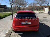 Usado Ford Focus Trend 109 CV (80 kW) 2010 Rojo Berlina