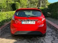 Usado Ford Fiesta Trend 100 CV (73 kW) 2017 Rojo Utilitario