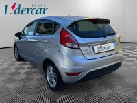 Usado Ford Fiesta Titanium 100 CV (73 kW) 2015 Gris / plata Utilitario