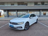 Usado VW Passat Executive 150 CV (110 kW) 2022 Blanco Familiar