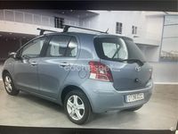Usado Toyota Yaris 69 CV (50 kW) 2010 Azul Utilitario