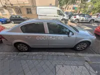 Usado Opel Astra Edition 100 CV (73 kW) 2009 Gris / plata Berlina