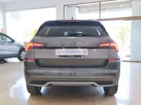Usado Skoda Kamiq 110 CV (80 kW) 2022 Gris / plata SUV