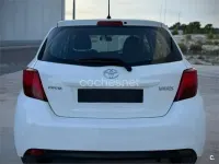 Usado Toyota Yaris Active 69 CV (50 kW) 2015 Blanco Utilitario