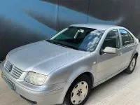 Usado VW Bora Trendline 110 CV (80 kW) 2003 Gris / plata Berlina