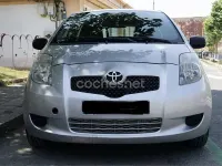 Usado Toyota Yaris 90 CV (66 kW) 2007 Gris / plata Utilitario