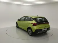 Usado Hyundai i20 101 CV (74 kW) 2024 Verde Utilitario