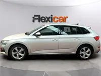 Usado Skoda Scala Active 95 CV (69 kW) 2021 Gris Utilitario
