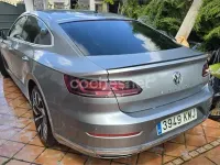 Usado VW Arteon R-line 190 CV (139 kW) 2018 Gris / plata Utilitario