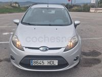 Usado Ford Fiesta Trend 95 CV (69 kW) 2011 Gris / plata Utilitario