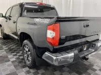 Usado Toyota Tundra SR5 381 CV (280 kW) 2018 Negro Pickup/Camioneta