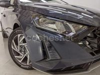 Nuevo Hyundai i20 100 CV (73 kW) 2025 Gris / plata Berlina