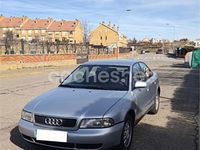 Usado Audi A4 125 CV (91 kW) 1998 Gris / plata Berlina