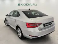 Usado Skoda Superb Ambition 150 CV (110 kW) 2023 Gris plata
