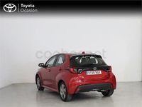 Usado Toyota Yaris Hybrid Active 116 CV (85 kW) 2025 Rojo Monovolumen