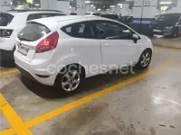 Usado Ford Fiesta Trend 68 CV (50 kW) 2010 Blanco Berlina