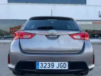 Usado Toyota Auris Advance 124 CV (91 kW) 2015 Beige Berlina