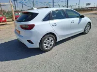 Usado Kia Ceed 136 CV (100 kW) 2022 Blanco Utilitario