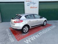 Usado Renault Mégane Dynamique 105 CV (77 kW) 2010 Gris / plata Berlina