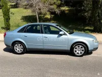Usado Audi A4 130 CV (95 kW) 2002 Azul Berlina