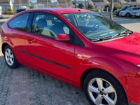 Usado Ford Focus Trend 109 CV (80 kW) 2005 Rojo Berlina