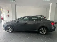 Usado Toyota Avensis Comfort 124 CV (91 kW) 2012 Gris / plata Berlina